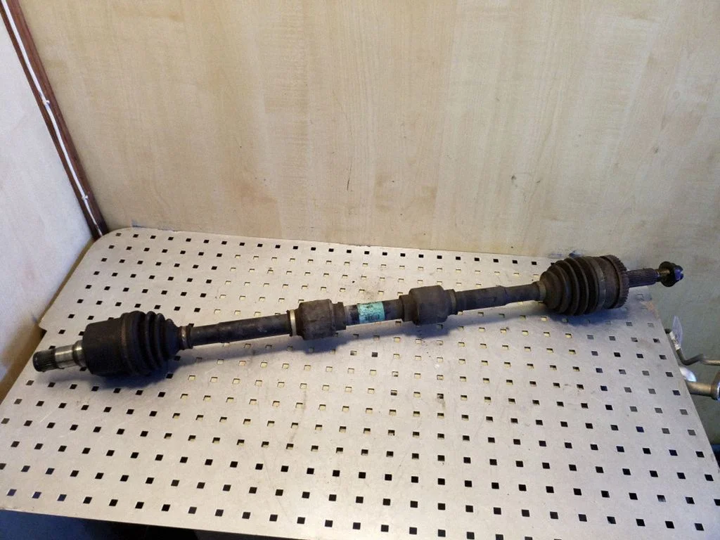 Front driveshaft 495013Z450