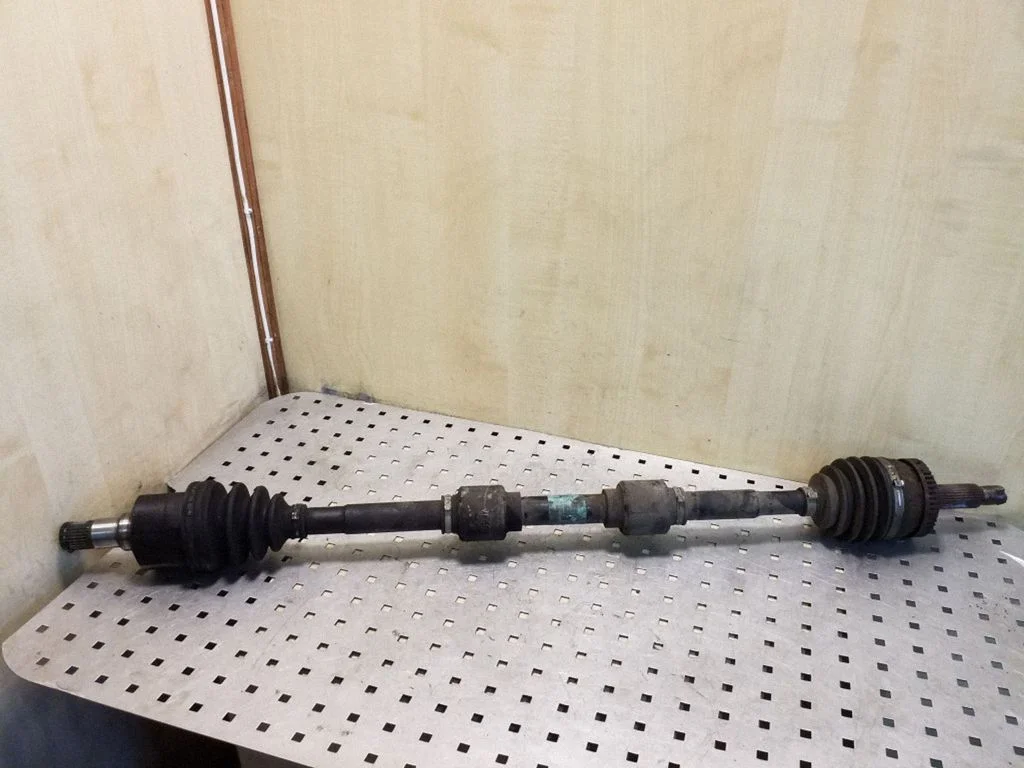 Front driveshaft 495013Z450