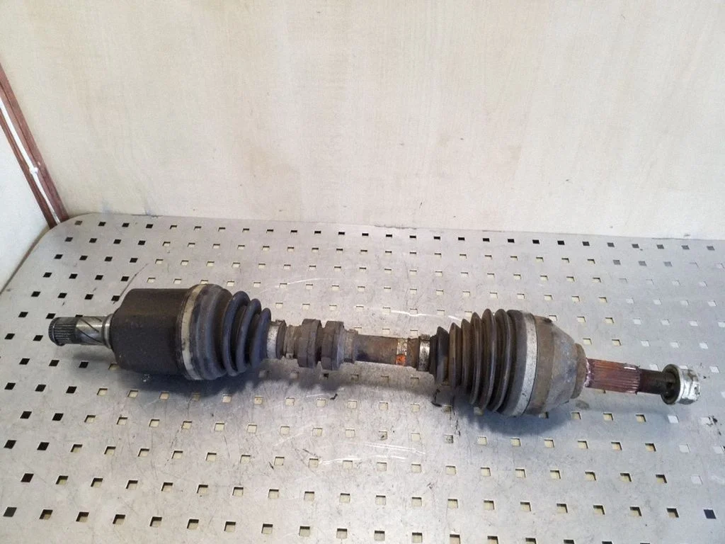 Front driveshaft – left