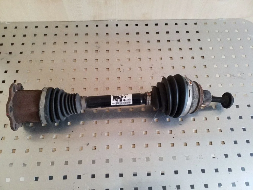Front driveshaft 8K0407271Q