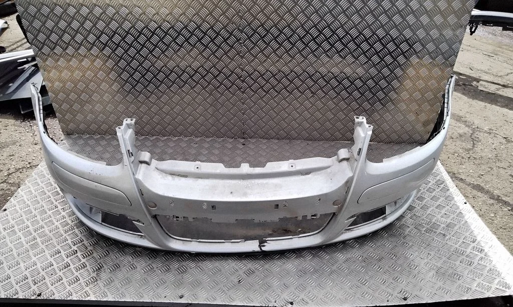 Front bumper 1K0805903D