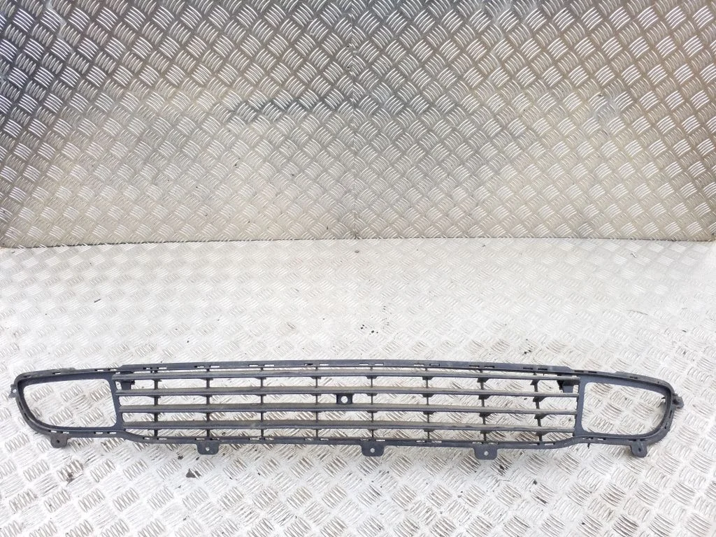 Front bumper lower grill 90580631