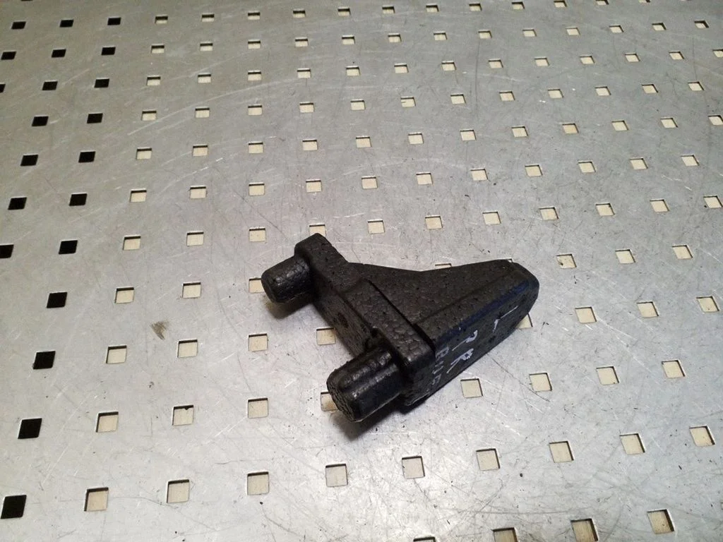Front bumper foam support bar – left