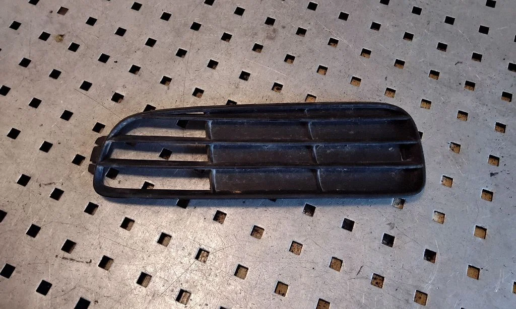 Front bumper lower grill – left