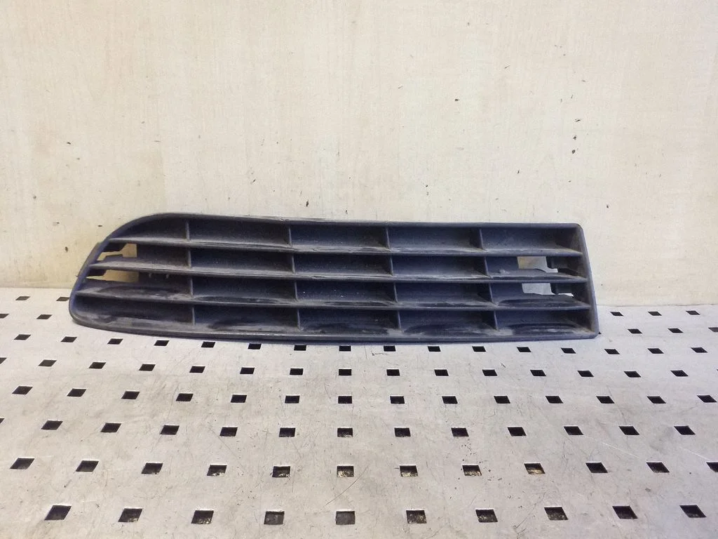 Front bumper lower grill 4A0807345J