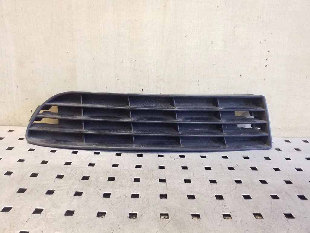 Front bumper lower grill 4A0807345J