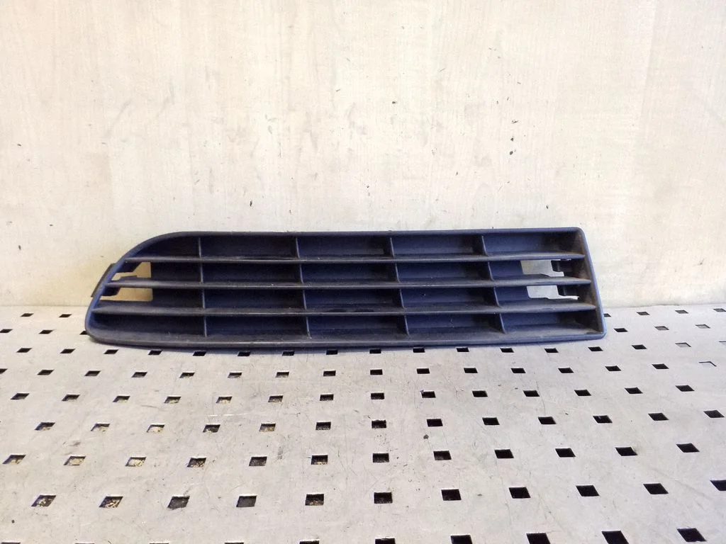 Front bumper lower grill 4A0807345J