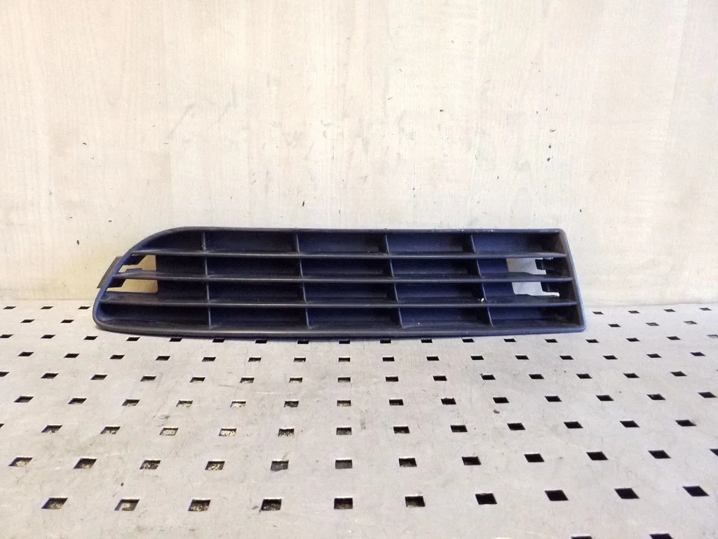Front bumper lower grill 4A0807345J