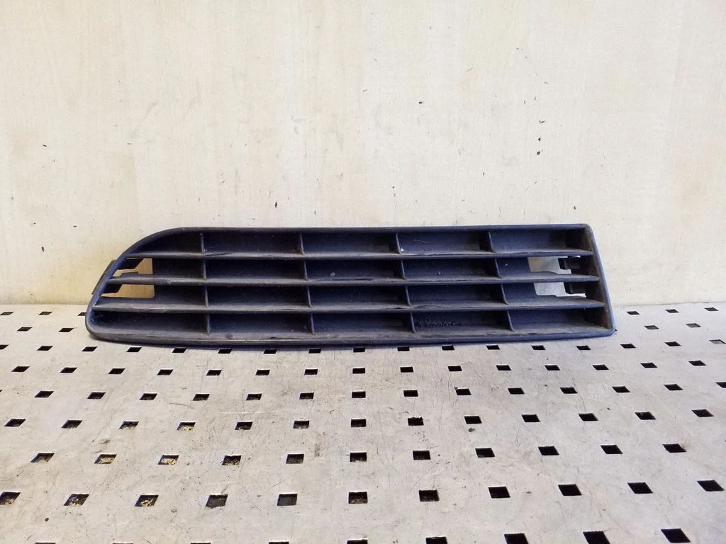Front bumper lower grill 4A0807345J