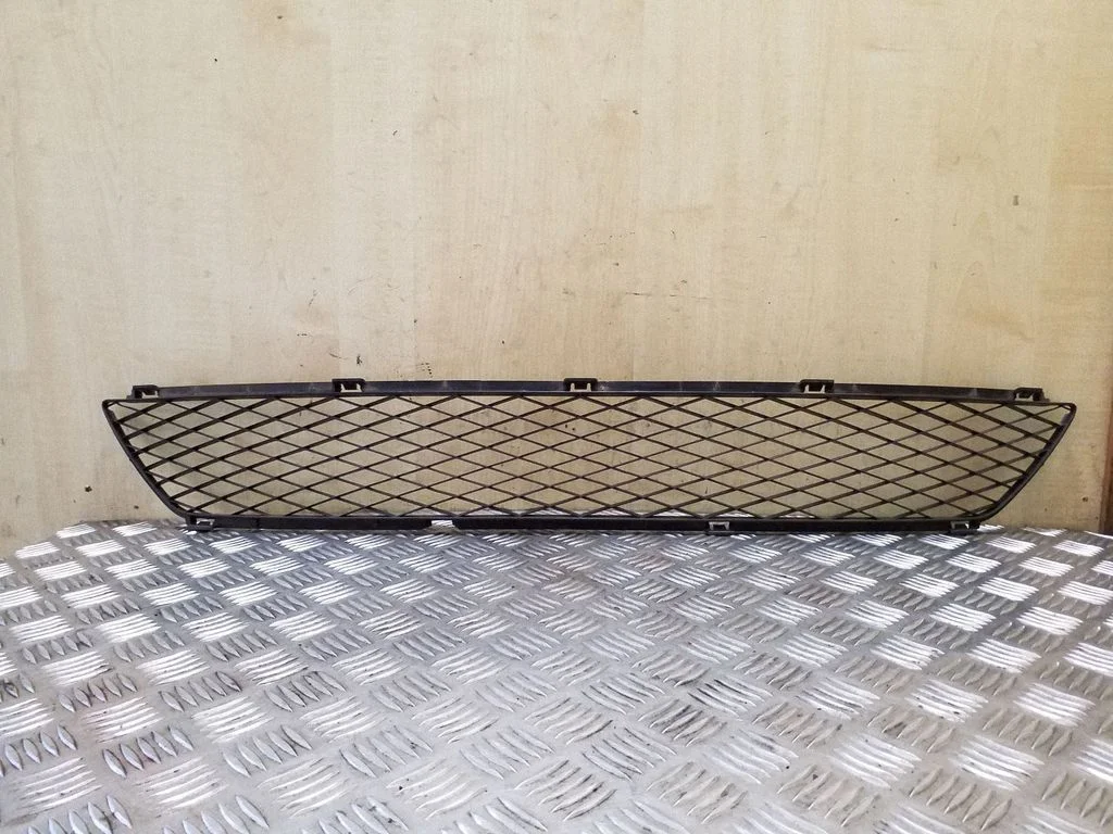 Front bumper lower grill GJ6A501T1