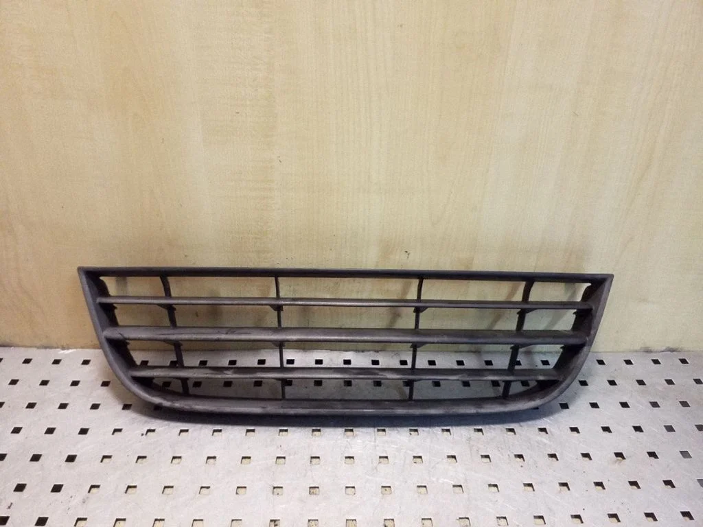 Front bumper lower grill 6Q0853677B