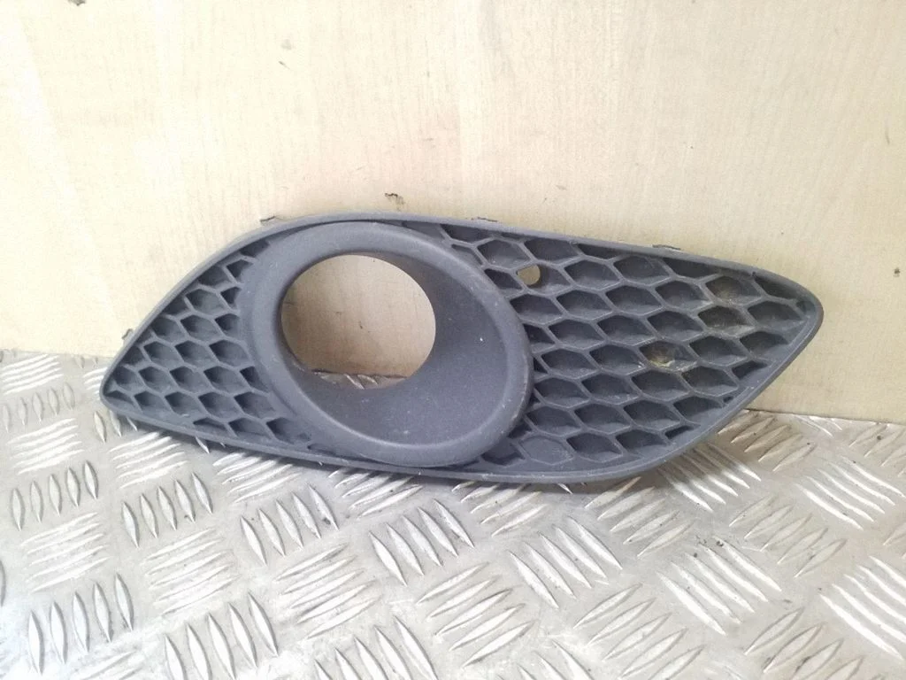 Front bumper lower grill 13247322