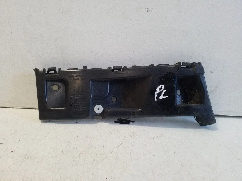 Front bumper mounting bracket EM2B17D959A