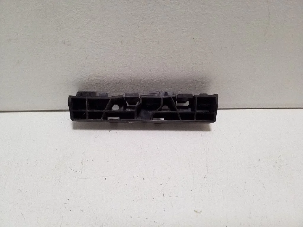 Front bumper mounting bracket 4K0853922