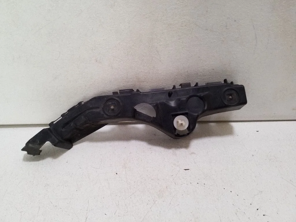 Front bumper mounting bracket 95205507
