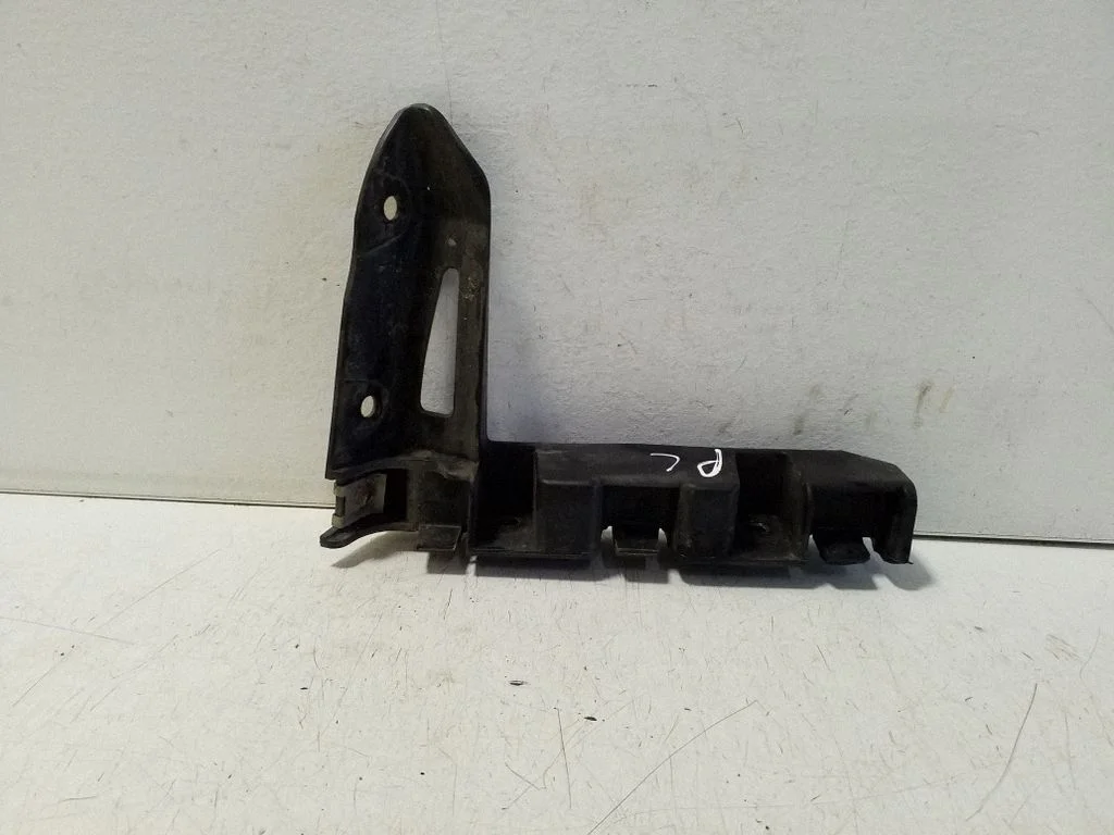 Front bumper mounting bracket 8J0807183B
