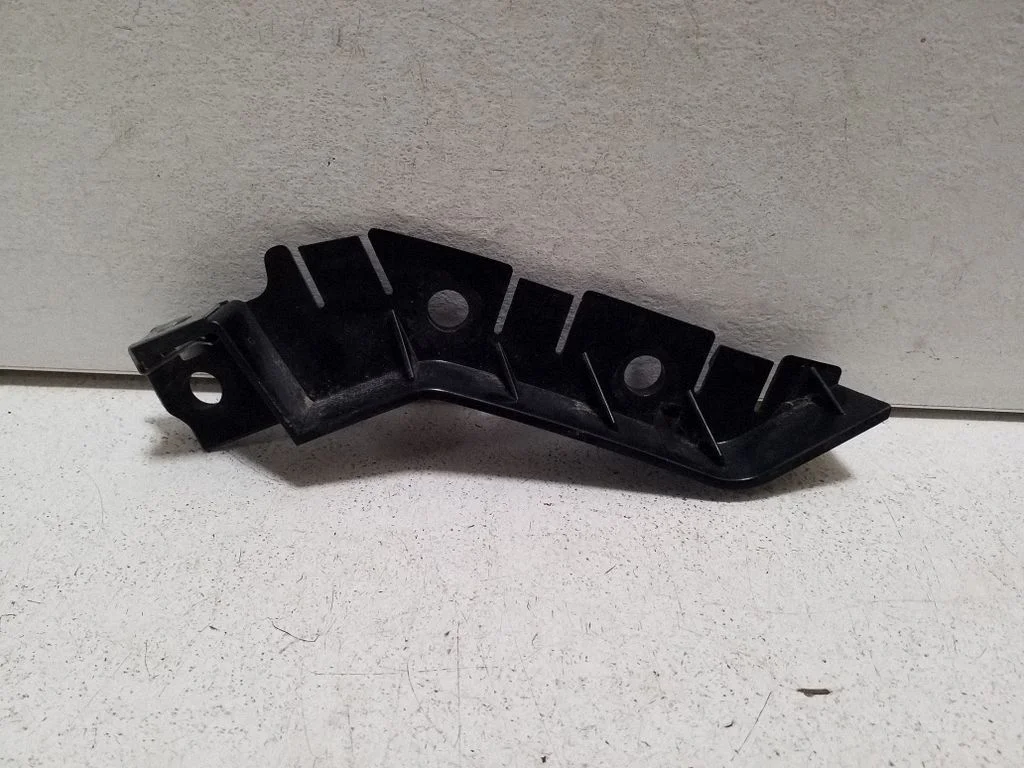 Priekšējā bampera turētājs FK7217E762AC