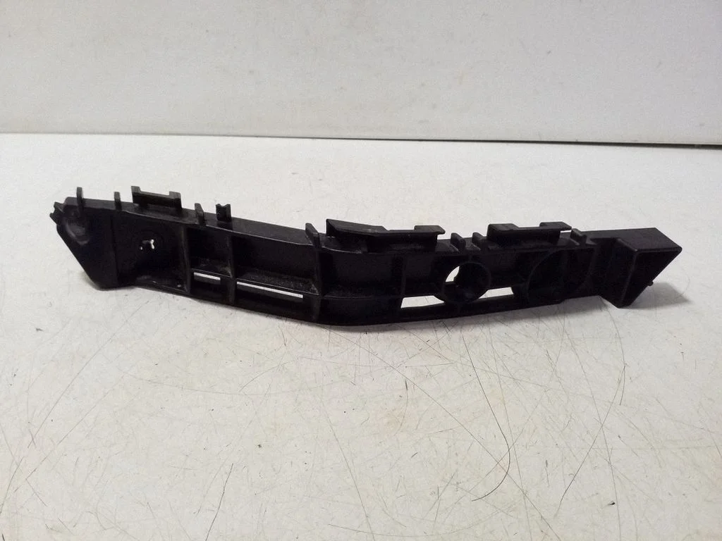 Priekšējā bampera turētājs 525360D320