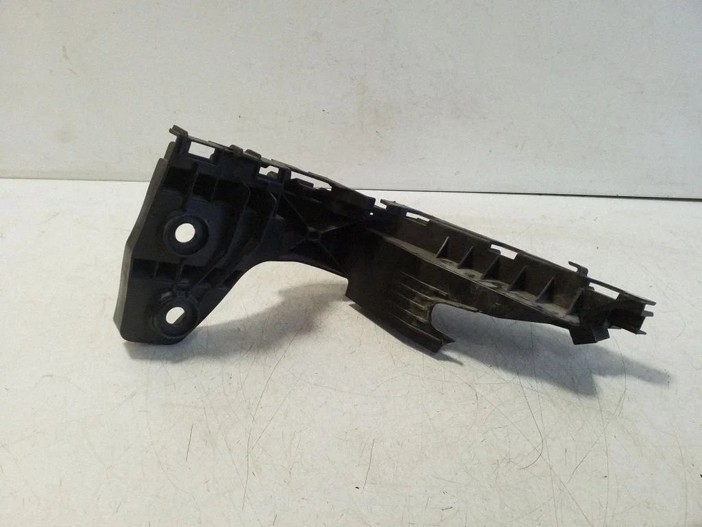 Front bumper mounting bracket 5H6807393E
