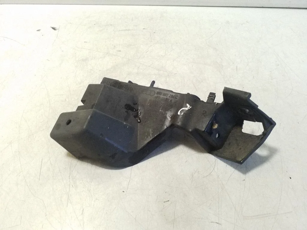 Esistange kinnitusklamber 8R0807284C