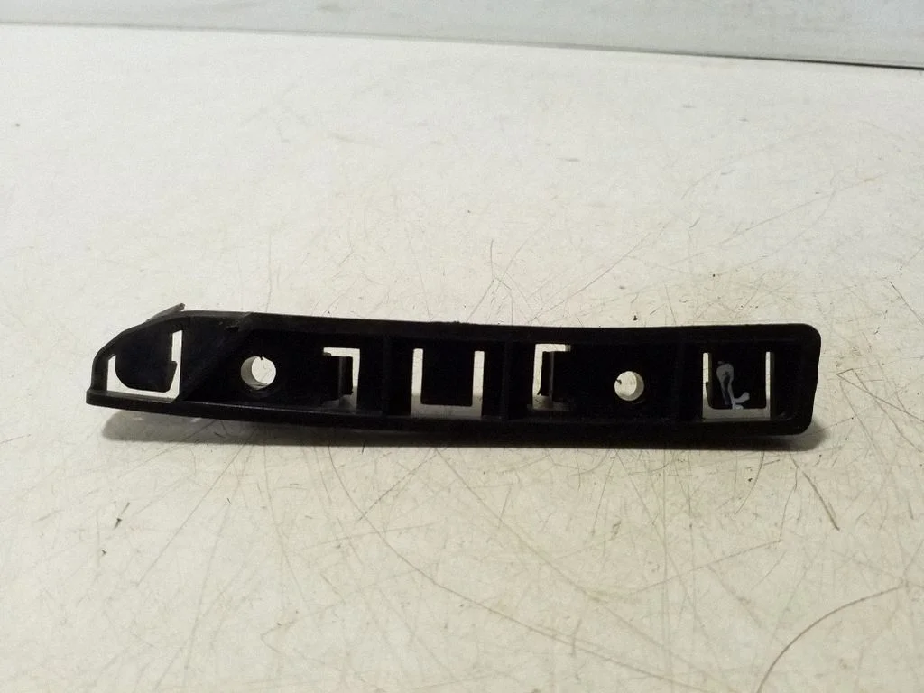 Priekšējā bampera turētājs 52067071