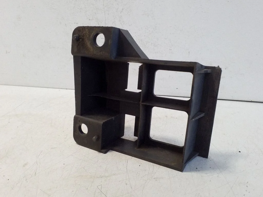 Front bumper mounting bracket A9068850163