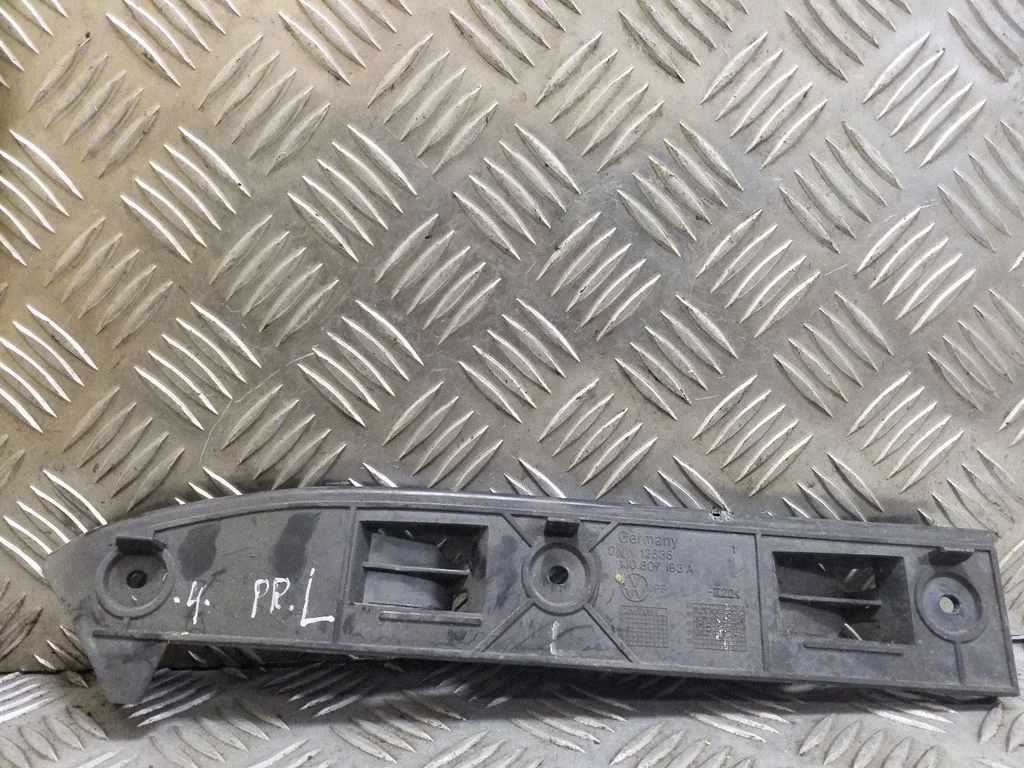 Esistange kinnitusklamber – Volkswagen Golf IV (1998-2005)