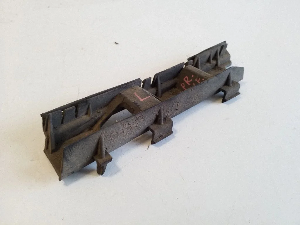 Front bumper mounting bracket 3C0807483