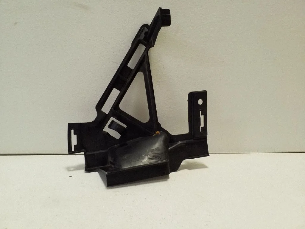 Front bumper mounting bracket A2548853601