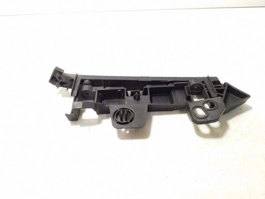 Front bumper mounting bracket 13356870