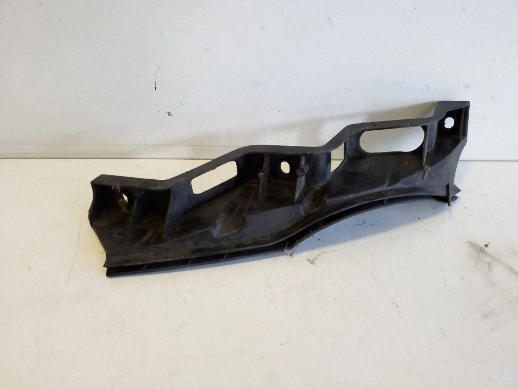 Front bumper mounting bracket 3C0807890