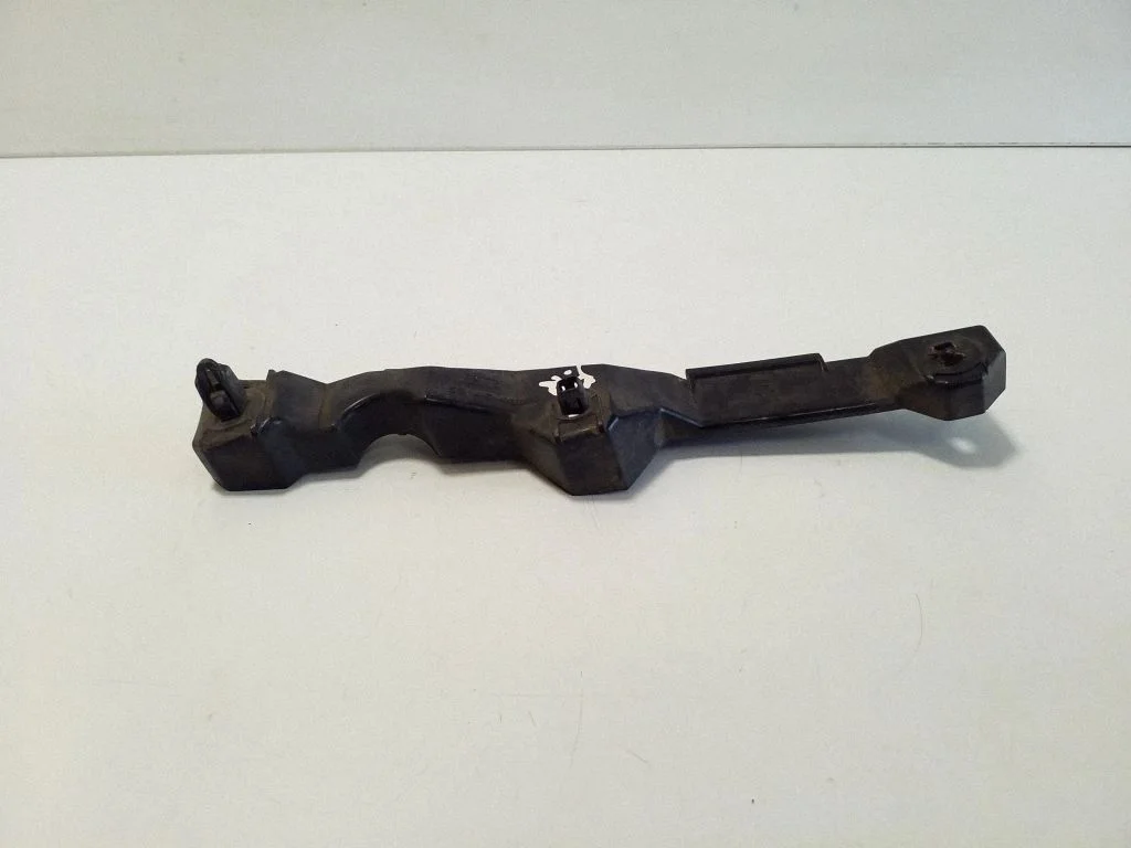 Priekšējā bampera turētājs 5214548010
