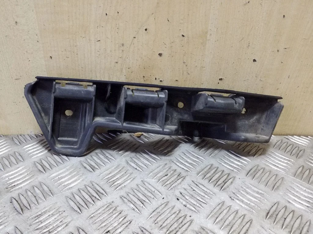 Wspornik zderzaka przedniego 620430006R – Renault Master III (2010-2024)