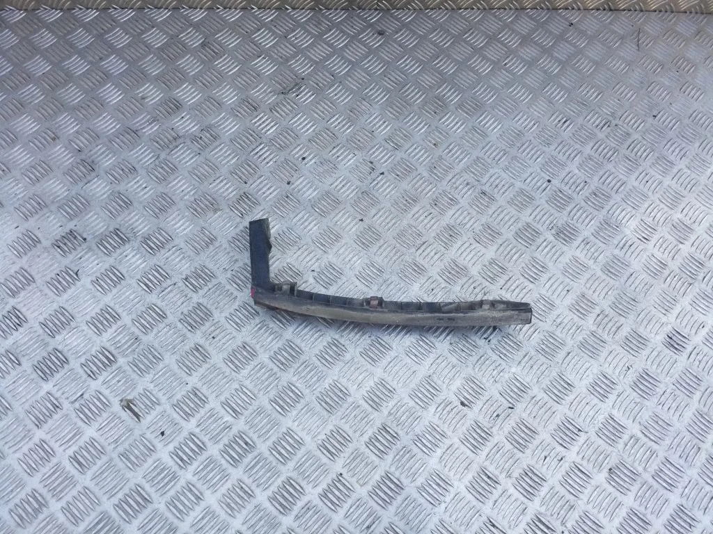 Front bumper mounting bracket 7M0807183B