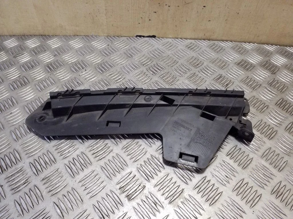 Front bumper mounting bracket 30796387