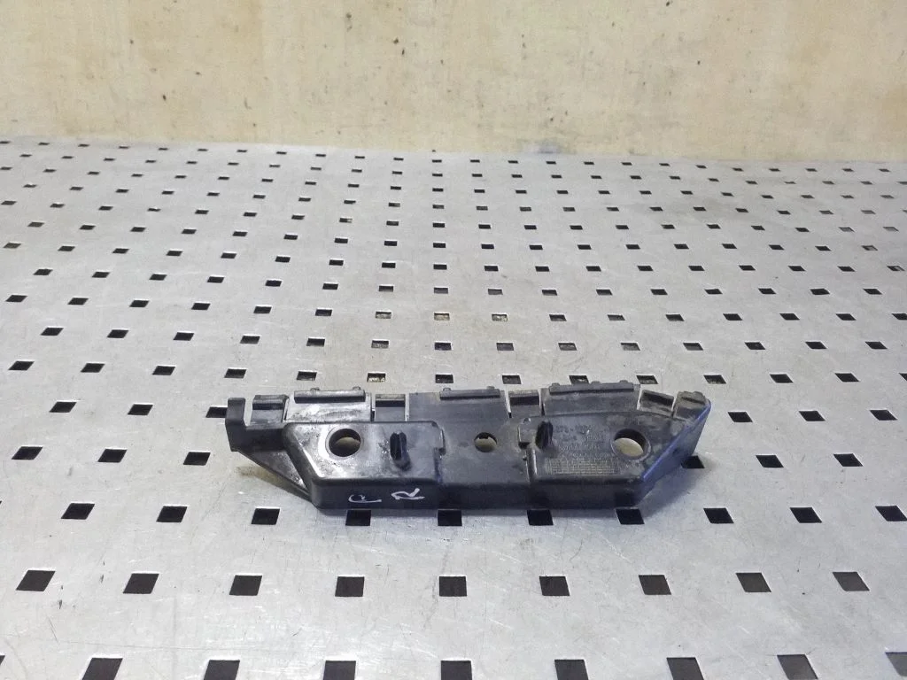Priekšējā bampera turētājs DS7317D958B