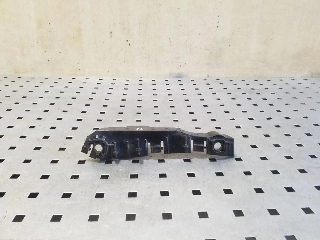 Front bumper mounting bracket DK6216F072BD