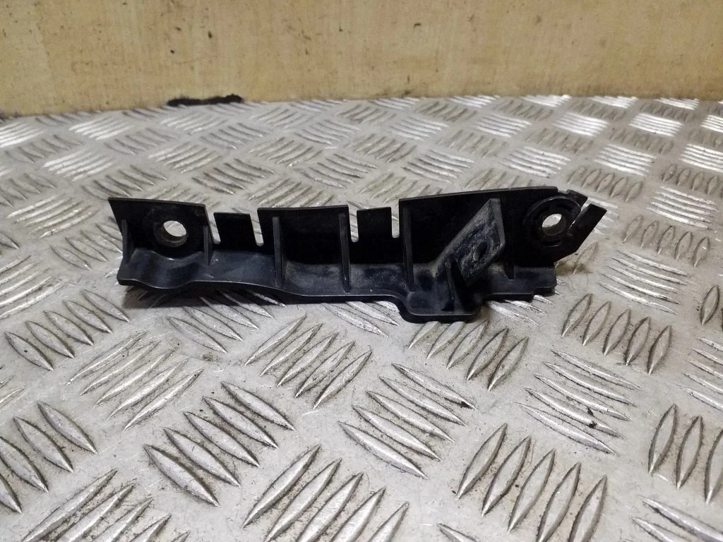 Front bumper mounting bracket DK6216F073BD