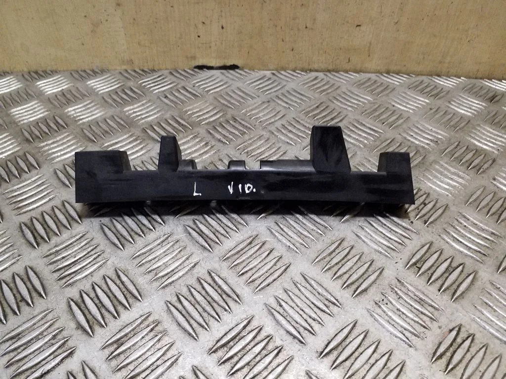 Front bumper mounting bracket – left
