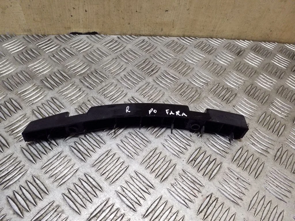 Front bumper mounting bracket – right