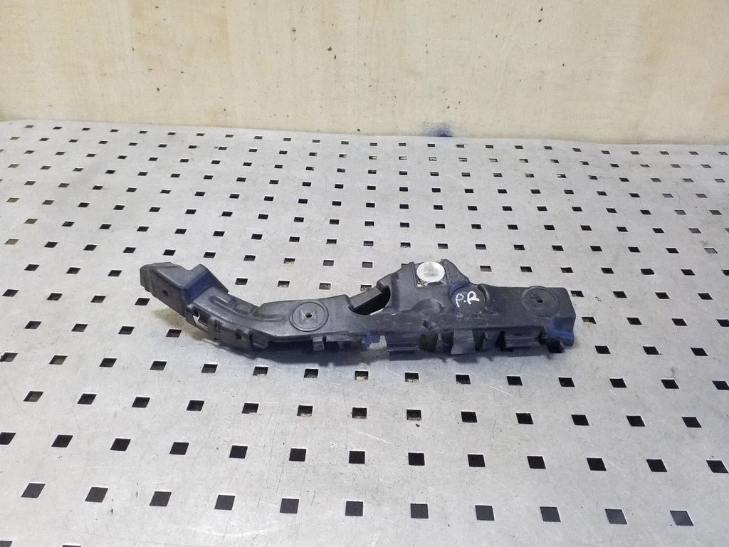 Front bumper mounting bracket 95205508