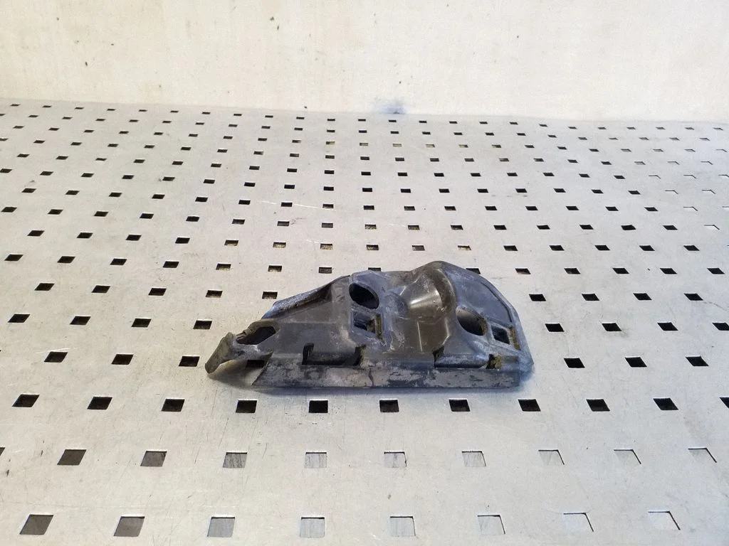 Front bumper mounting bracket 31265397