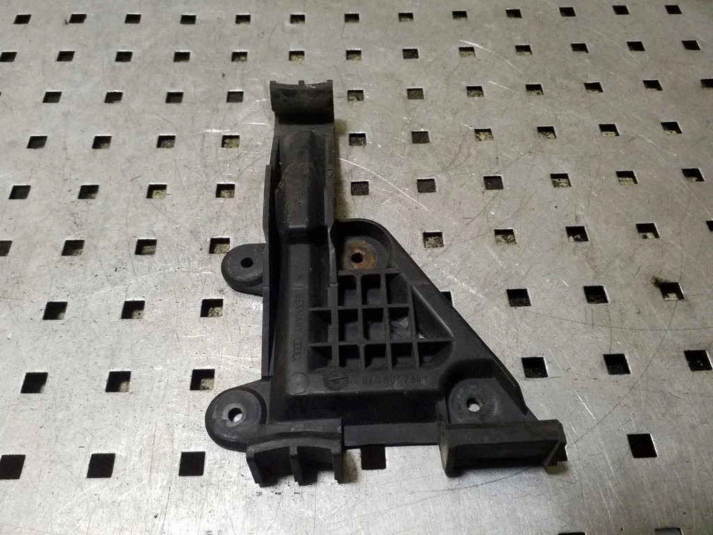 Front bumper mounting bracket 8A0807284