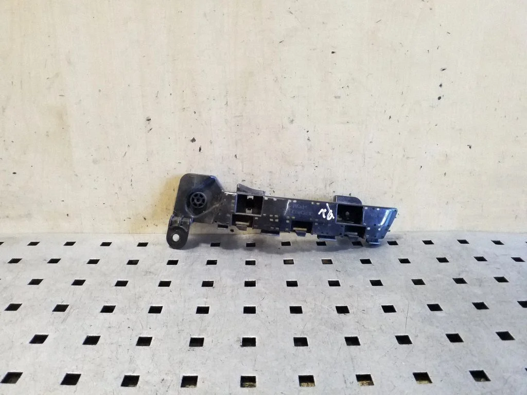 Front bumper mounting bracket 71198T0A
