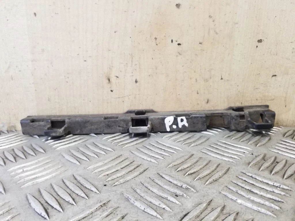 Priekšējā bampera turētājs 51777201254