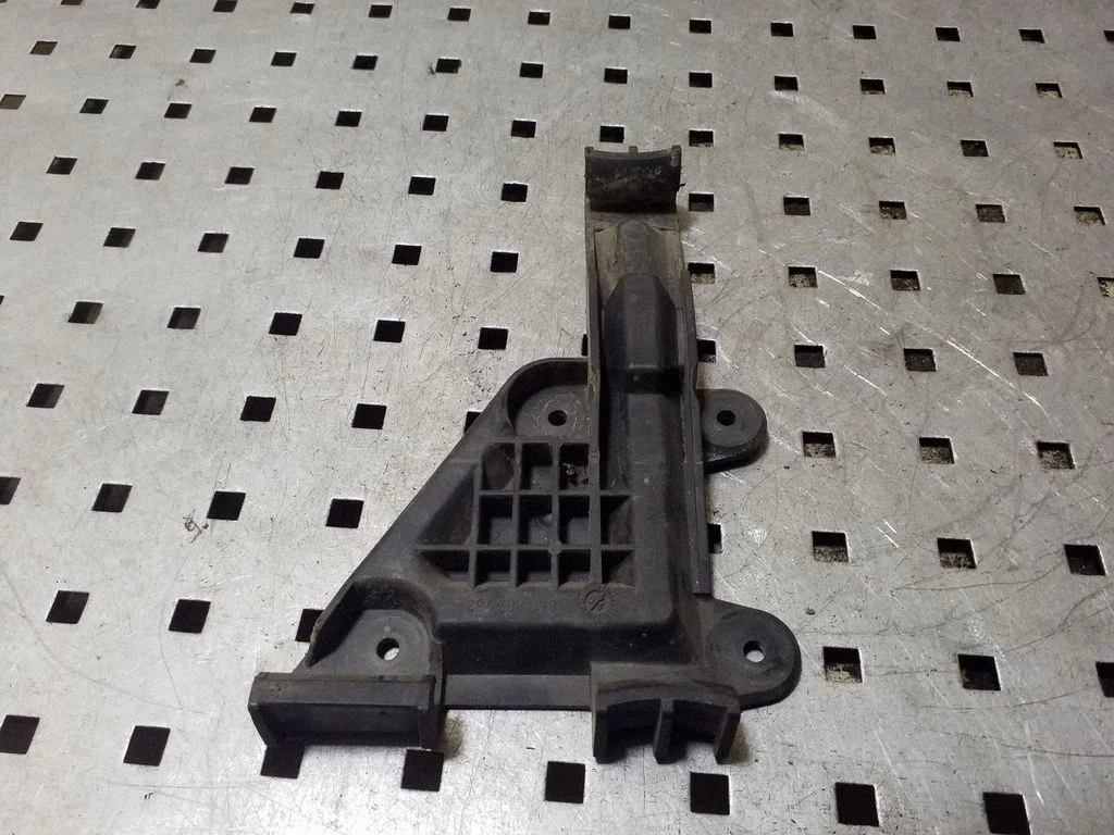 Front bumper mounting bracket 8A0807283