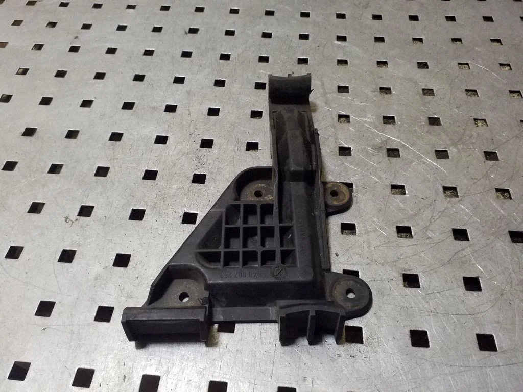 Front bumper mounting bracket 8A0807283