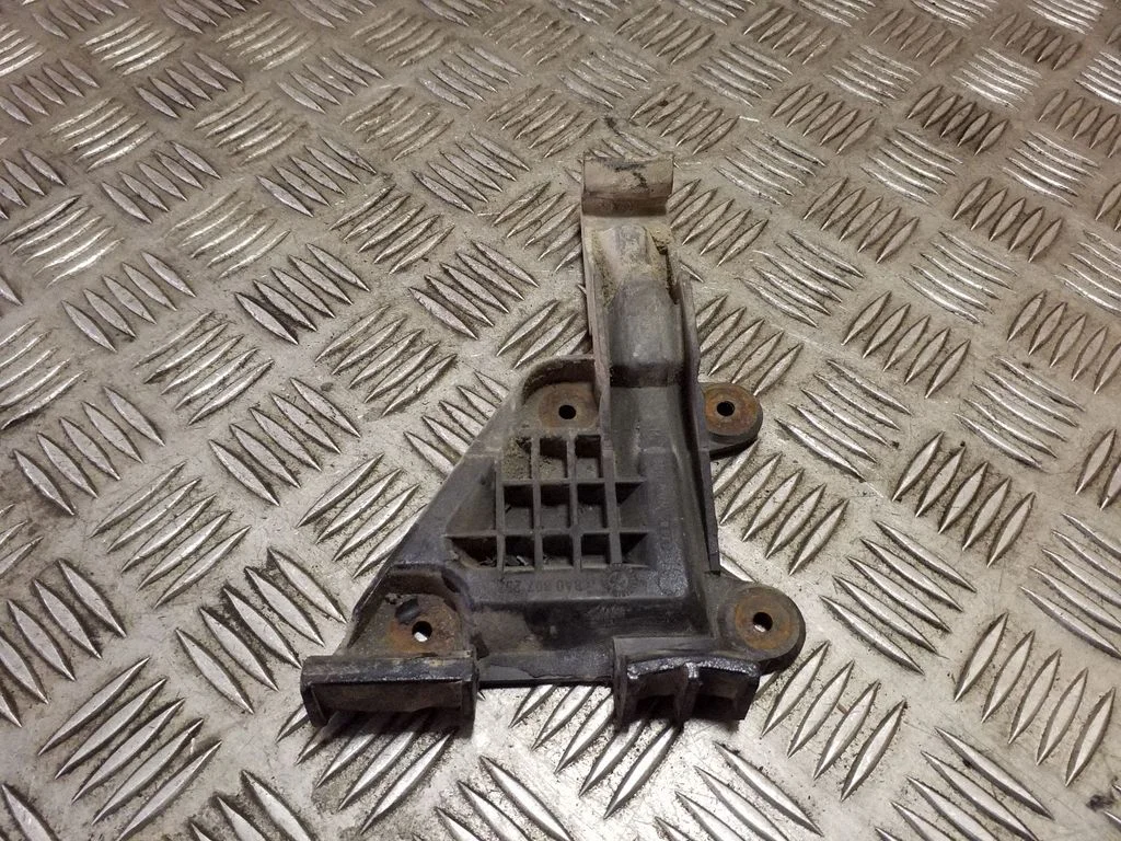 Front bumper mounting bracket 8A0807283