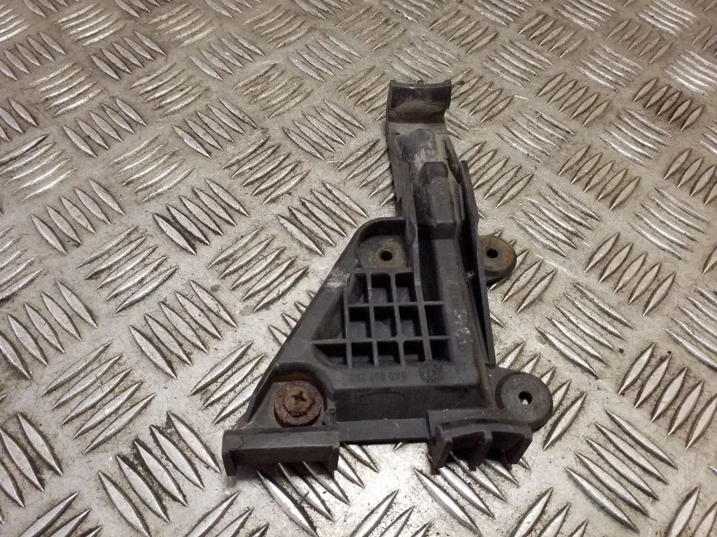 Front bumper mounting bracket 8A0807283