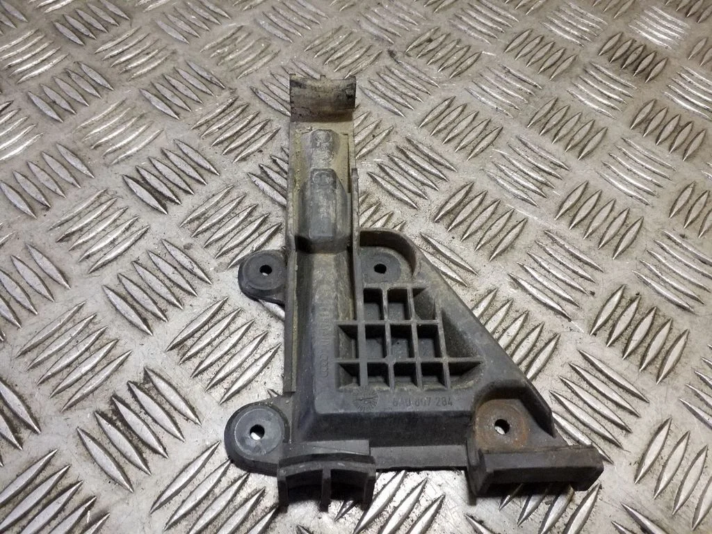 Front bumper mounting bracket 8A0807284